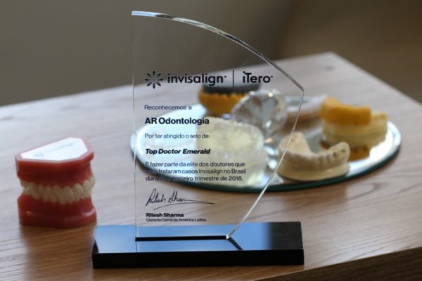 AR odontologia top Doctor Emerald Invisalign, Dr Alysson Resende, Dr Guilherme Castro, Dra Jenyfer Oliveira