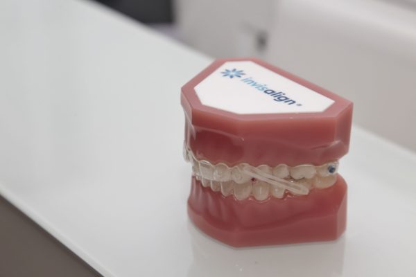 ALYSSON RESENDE DIAMOND EMERALD INVISALIGN DOCTOR