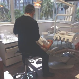 A posição de trabalho e a saúde dos dentistas